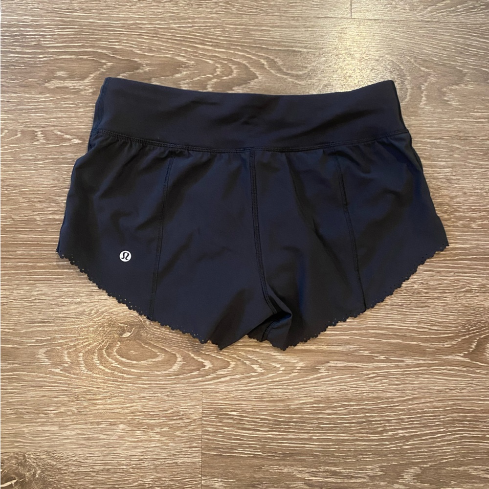 Lululemon laser cut black shorts size 4